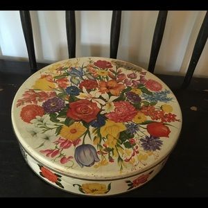 Large vintage floral biscuit tin